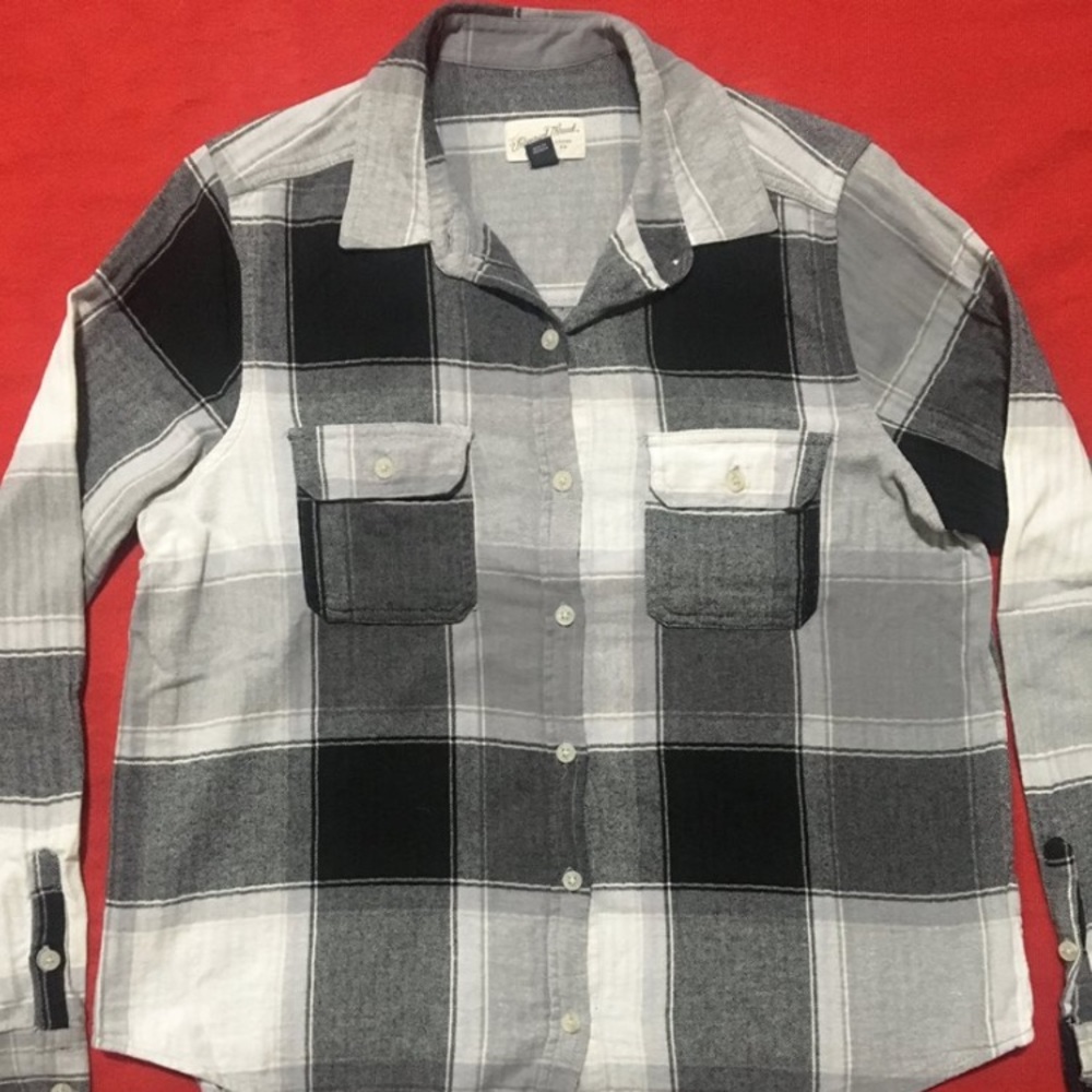 Universal Thread Flannel - Picture 2 of 4